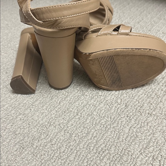 Naturalizer tan strapping heels. Sz 8.5 - Picture 7 of 10